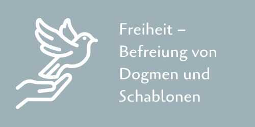 Taubenblaue Grafik mit einem weißen Icon einer Taube, die aus einer geöffneten Hand in den Himmel fliegt. Rechts steht der Text: „Freiheit – Befreiung von Dogmen und Schablonen“.