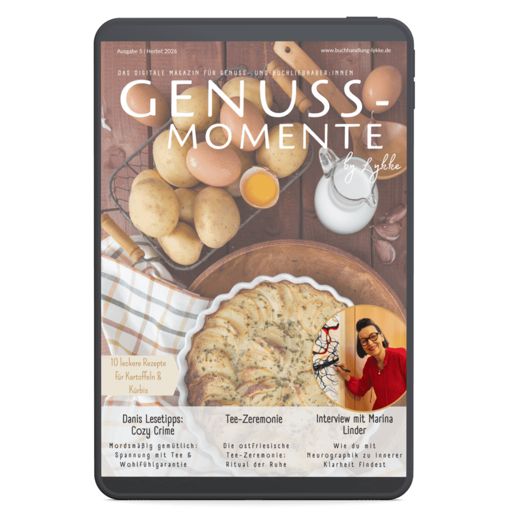 Magazin-Cover von „Genuss-Momente by Lykke“ (Ausgabe 5, Herbst 2026) auf einem Tablet mit Zwiebel-Kartoffel-Auflauf, Frischezutaten und einem Interview-Portrait.