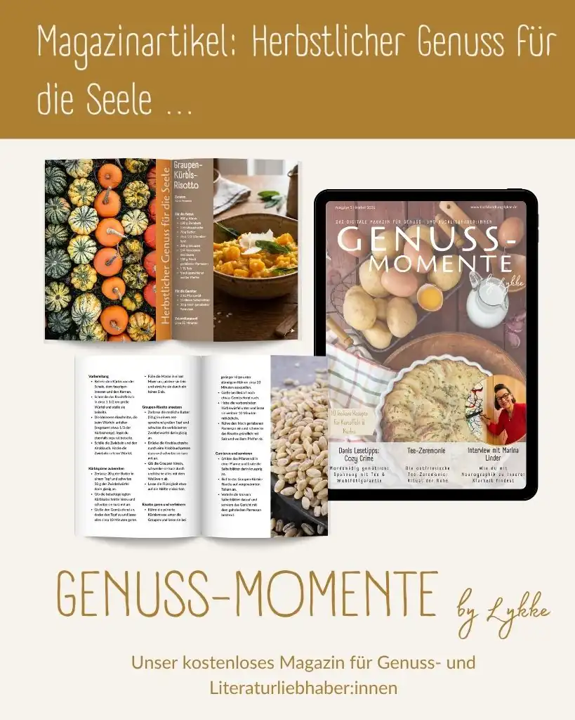 Eine Werbegrafik für das digitale Magazin „GENUSS-MOMENTE by Lykke“ zum Thema „Herbstlicher Genuss für die Seele...“ auf warmem, beigefarbenem Hintergrund. Magazin-Layout (links): Zwei aufgeschlagene Rezeptseiten zeigen das Gericht „Graupen-Kürbis-Risotto“. Die obere Vorschau enthält ein Foto mit einer Vielfalt von Kürbissen, die Zutatenliste und eine Schale des risottos. Darunter liegt eine Doppelseite mit dem detaillierten Zubereitungstext, vor der lose Graupenkörner verstreut sind. Tablet-Vorschau (rechts): Auf einem Tablet-Bildschirm ist das Magazin-Cover (Ausgabe Herbst 2025) mit Motiven zum Thema Backen zu sehen. Darunter stehen Artikel-Teaser wie „Danis Lesetipps: Cozy Crime“, „Tee-Zeremonie“ und „Interview mit Marina Linder“. Abschlussleiste (unten): Der geschwungene Schriftzug „GENUSS-MOMENTE by Lykke“ gefolgt vom Untertitel „Unser kostenloses Magazin für Genuss- und Literaturliebhaber:innen“.